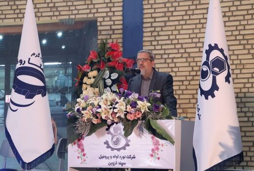 توسعه گلخانه‌ها به افزایش بهره‌وری تولید منجر می‌شود 