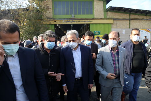 توزیع سهمیه مرغ میادین میوه و تره‌بار در میدان پیروزی