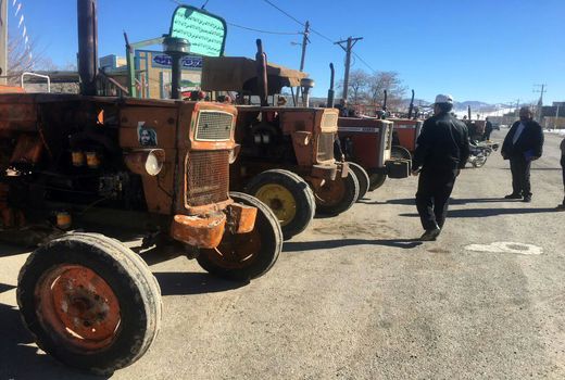 پلاک گذاری 80 درصد تراکتورهای حوزه مرکز جهاد کشاورزی چالشتر