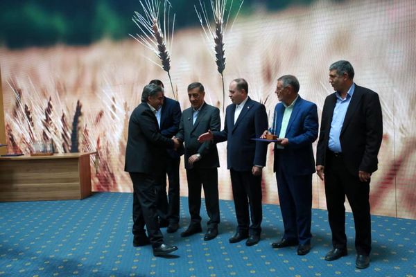 آیین آغاز سال زراعی جدید  برگزار شد | تجلیل از منتخبین مدیریت کشاورزی