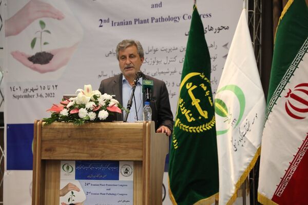 با نقش گیاهپزشکی باید به سمت استفاده از سموم با خطرات کمتر برویم