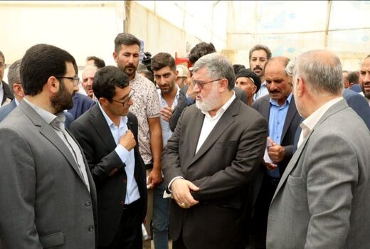 بازدید استاندار آذربایجان غربی از مجتمع گلخانه‌ای روستای گنگچین ارومیه 