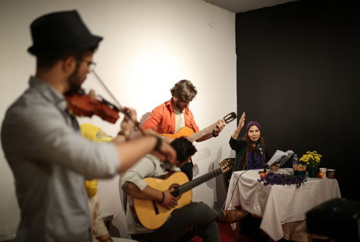 ادبیات به گونه‌ای شگفت، بی‌خانه و آزاد است