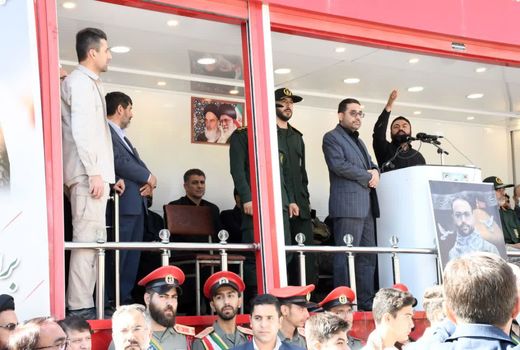 حضورمعاون توسعه مدیریت ومنابع وزیر در مراسم تشییع و خاکسپاری جهادگرشهید حسین اجاقی در تبریز