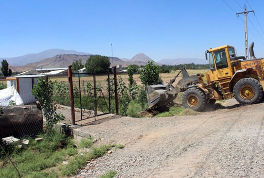 اجرای 5 فقره حکم قلع و قمع بنای غیرمجاز واقع دراراضی کشاورزی شهرهای کشکسرای و یامچی مرند