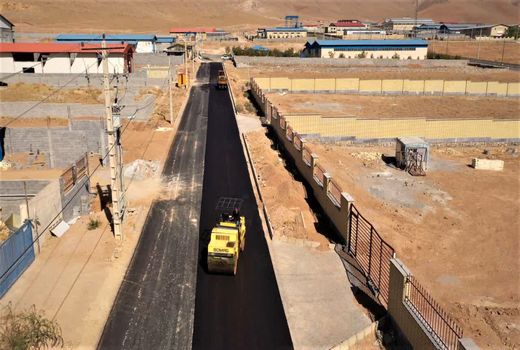 اجرای عملیات زیرسازی و آسفالت زون غذایی شهرک صنعتی شهرکرد