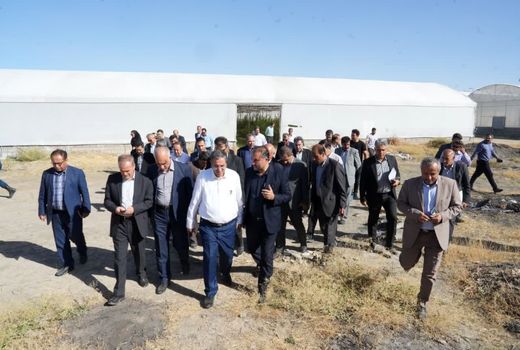 بازدید استاندار آذربایجان‌غربی از شهرک گلخانه‌ای خلیفه‌لو
