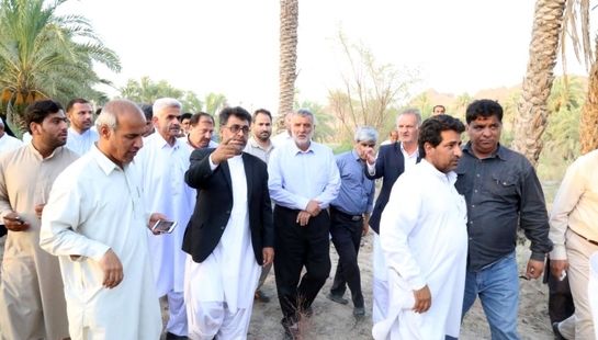 بازدید وزیر جهاد کشاورزی از کانون های آفت ملخ صحرایی- منطقه لاشار، شهرستان نیک شهر- استان سیستان و بلوجستان