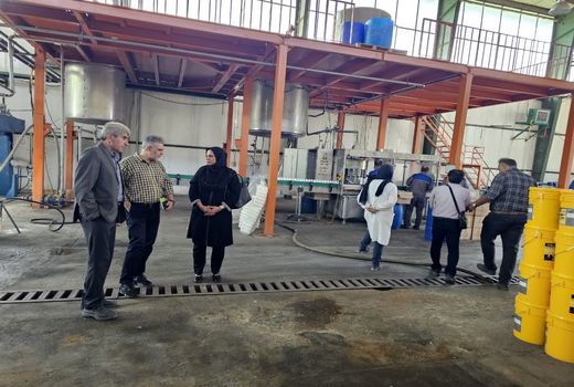 بازدید کارشناسان سازمان حفظ نباتات کشور از کارخانه توسعه صنعت سم آذربایجان در آذربایجان غربی