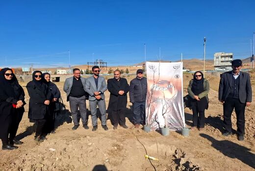 غرس سه هزار اصله نهال به مناست گرامیداشت روز جهانی خاک در شهرستان عجب شیر