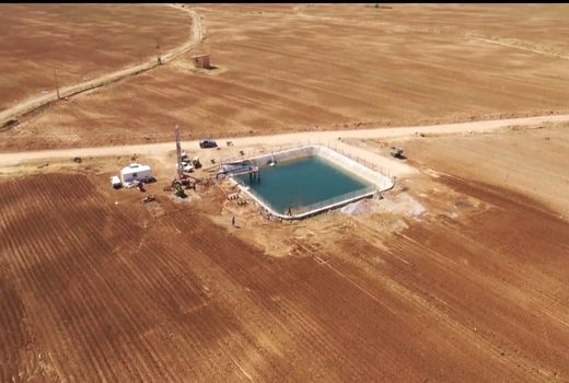 نمایی از پروژه سامانه آبیاری نوین بارانی ۱۲۷ هکتاری در شهر شلمزار/ فیلم