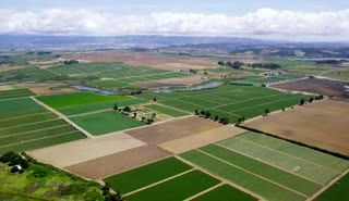 451 هکتاراز اراضی ملی برای اجرای طرح‌های کشاورزی و غیر کشاورزی در آذربایجان‌غربی واگذار شد