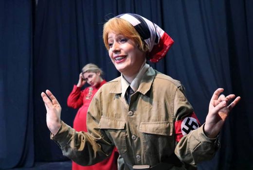 «دیکتاتور عاشق» در سالن تاتر مستقل تهران روی صحنه می‌رود