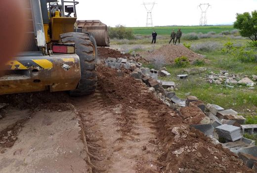 یک بنای غیر مجاز در اراضی کشاورزی شهرستان آبیک تخریب شد 