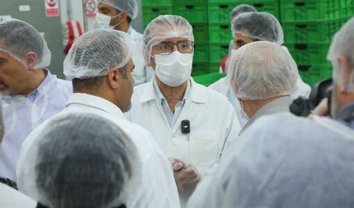 مسئولان دامپزشکی و خبرنگاران از روند تولید و بسته‌بندی گوشت بازدید کردند