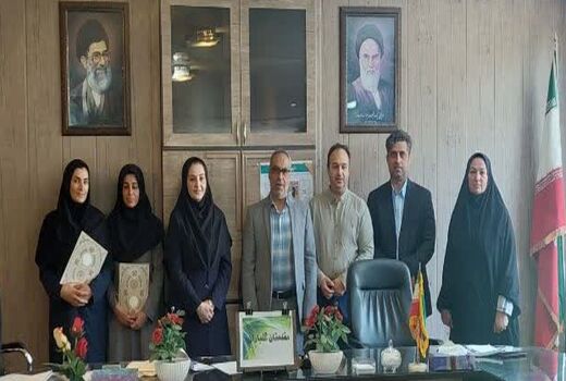 تجلیل از مسئول روابط عمومی و مسئول باغبانی جهاد کشاورزی استهبان
