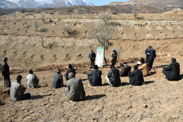 آموزش نکات فنی کشت نهال به بهره برداران روستای ممسنی