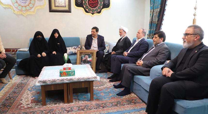 دیدار وزیر جهاد کشاورزی با خانواده شهیدان ساعدی و حجتی نجف‌آبادی