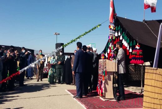 زنگ چهل ودومین سالگردپیروزی انقلاب درمدرسه عشایری عصمتیه روستای قنات ملک زادگاه سپهبدشهیدحاج قاسم سلیمانی نواخته شد