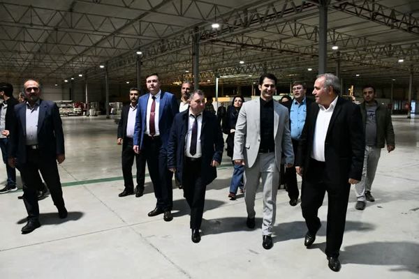 بازدید هیئت روسی از برخی مراکز تولید محصولات کشاورزی استان آذربایجان شرقی