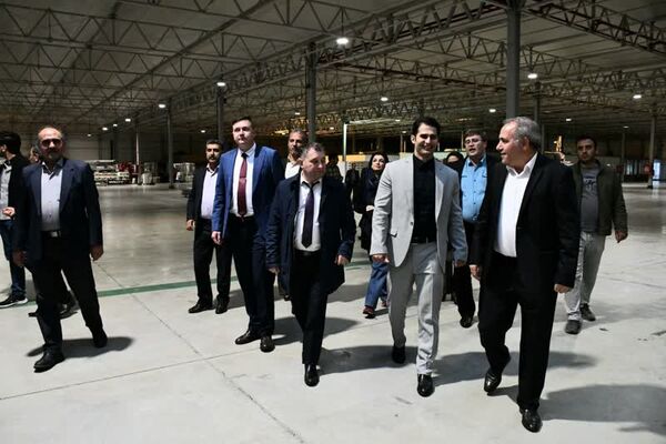 بازدید هیئت روسی از برخی مراکز تولید محصولات کشاورزی استان آذربایجان شرقی