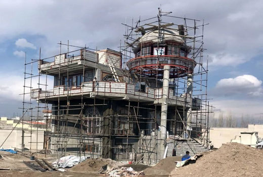 روشنگری امور اراضی آذربایجان شرقی درخصوص فرآیند قانونی قلع وقمع ویلای مجلل در تبریز