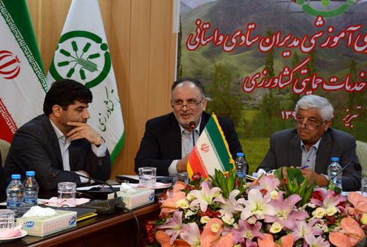 تصمیم شرکتهای پتروشیمی جهت افزایش سه برابری قیمت فروش کود اوره تحویلی به کشاورزان متوقف شد