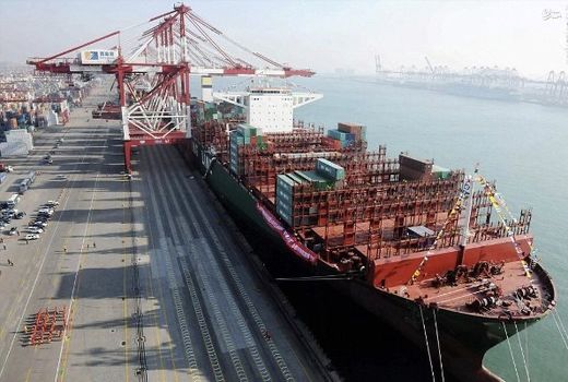 پهلوگیری و تخلیه دوفروند کشتی حامل ۱۳۵ هزارتن ذرت در بندر امام خمینی (ره)