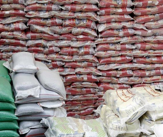 توزیع کالا های اساسی ویژه ماه رمضان در مرودشت