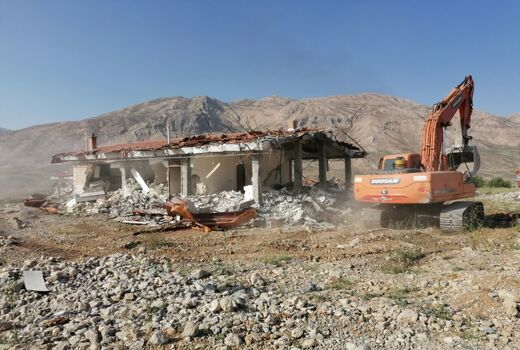 تخریب ۹ ویلای غیرمجاز در منطقه بیرگان چهارمحال و بختیاری 