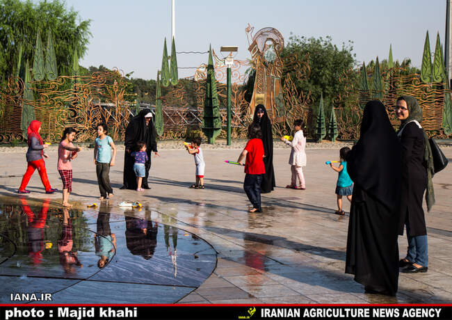 آب بازی در تابستان