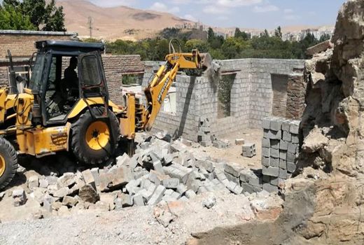 قلع و قمع ۲۳ بنای غیرمجاز در اراضی کشاورزی شهرستان قزوین