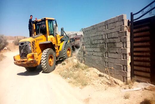 آزادسازی اراضی کشاورزی بستان‌آباد با تخریب ساخت‌وسازهای غیرمجاز در هفته دولت