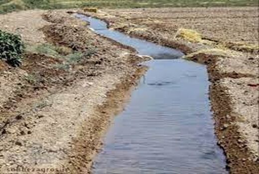  جلوگیری از هدر رفت آب بهسازی کانال‌های آبیاری در حمیدیه