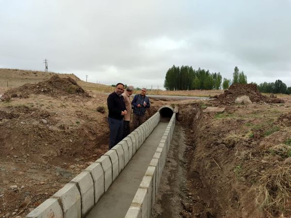 احداث و بهسازی کانالهای آبیاری عمومی کشاورزی در شهرستان ورزقان