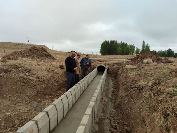 احداث و بهسازی کانال‌های آبیاری عمومی کشاورزی در شهرستان ورزقان 