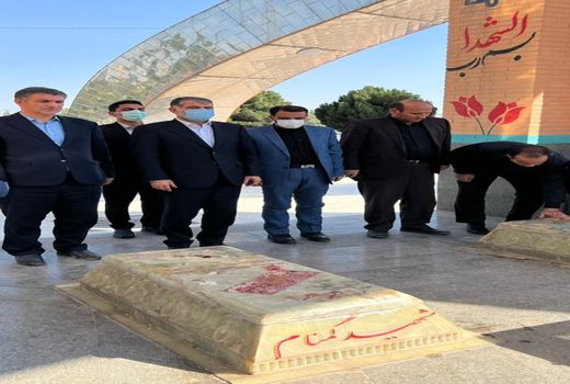 ادای احترام وزیر جهاد کشاورزی به مقام شهدای گمنام شهرستان اسلامشهر