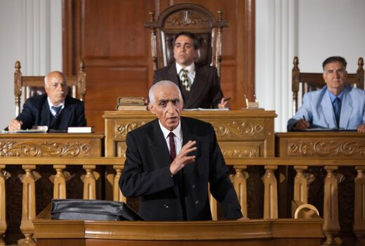 پیکر نقش آفرین مصدق در میان دوستدارانش تشییع شد