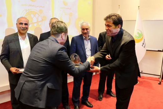 رونمایی از کنسانتره مخصوص مرغ تخم‌گذار در استان آذربایجان شرقی 