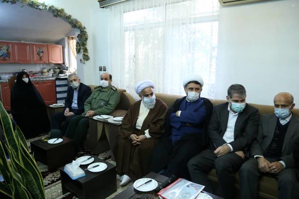 وزیر جهاد کشاورزی با خانواده معظم شهدای رودسر دیدار کرد
