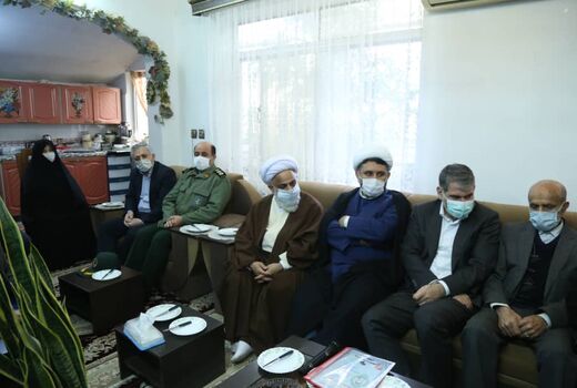 وزیر جهاد کشاورزی با خانواده معظم شهدای رودسر دیدار کرد