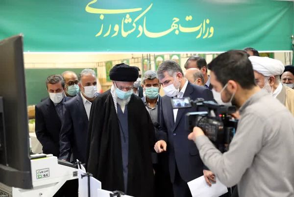 بازدید رهبر انقلاب اسلامی از نمایشگاه توانمندیهای تولید داخل