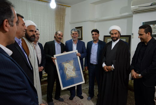  تجلیل وزیر ارشاد از دو پیشکسوت هنرمند 