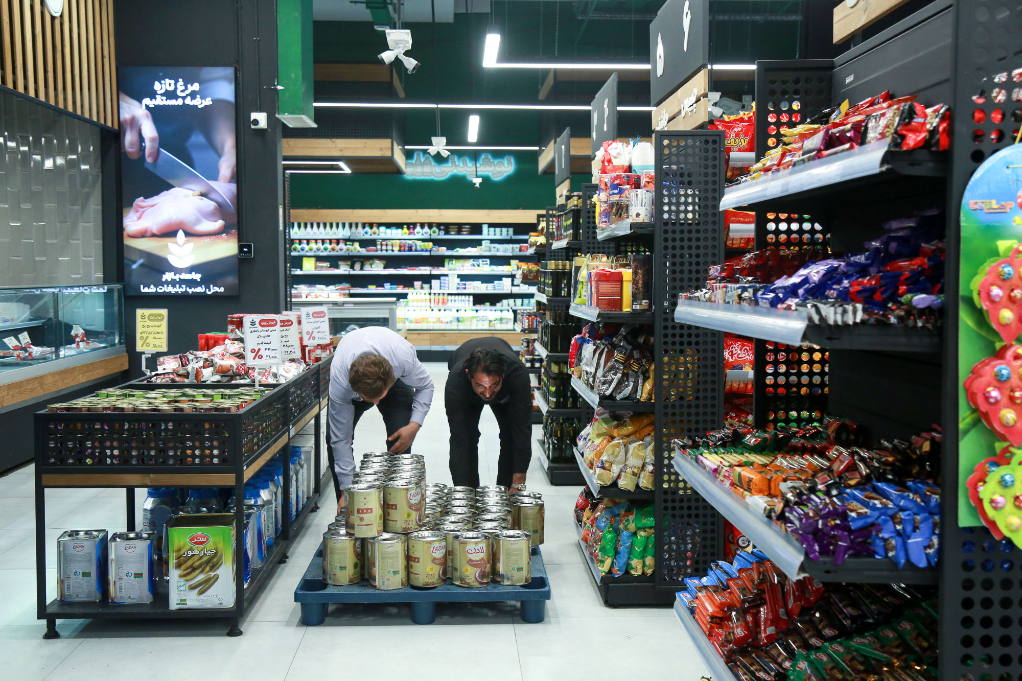  تولید بدون وقفه کالاهای اساسی در فروشگاه زنجیره ای جاهد بازار   