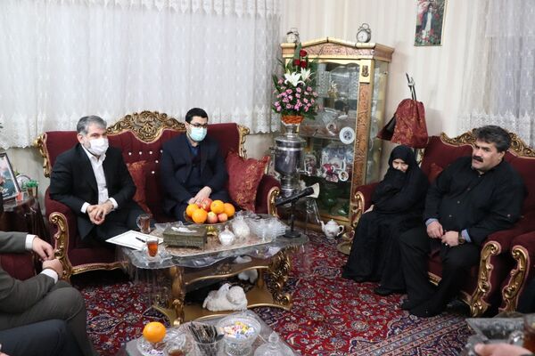 وزیر جهاد کشاورزی با خانواده شهید "فرامرز فلفلیان فینی" دیدار کرد
