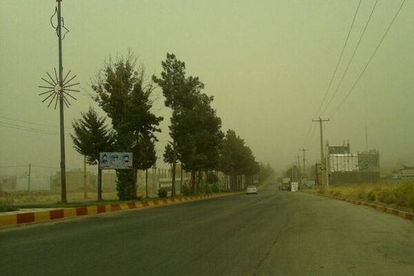 جنوب غبارآلود و تهران کمی خنک می‌شود