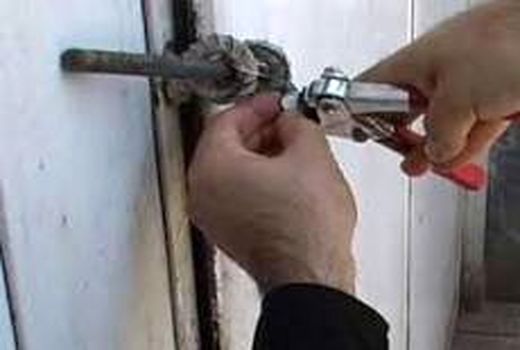 پلمپ فروشگاه های غیر مجاز سموم در کازرون 