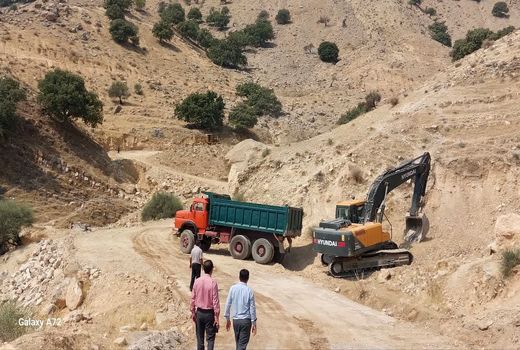 شن ریزی و اصلاح مسیری عشایری در ایذه