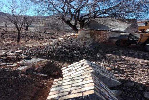 ۱۰ مورد ساخت و ساز غیرمجاز در تاکستان تخریب شد