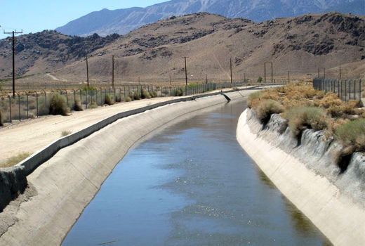 اجرای طرح پوشش کانال آبرسانی در مرودشت